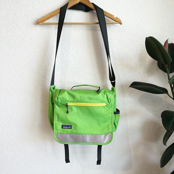 Patagonia Half Mass Mini Messenger Bag Green Adjustable Travel Laptop Reflective
